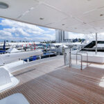 Nordhavn 80, achterdek met trap jachthaven
