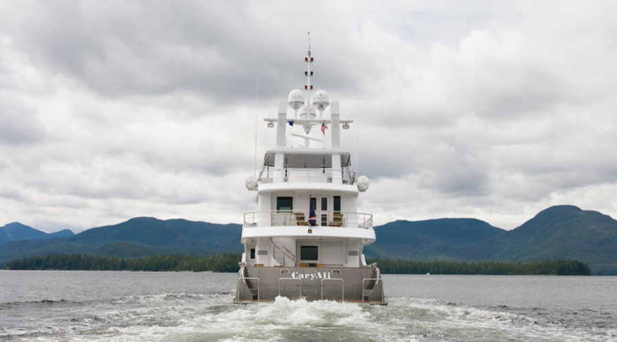 Nordhavn 86, achteraanzicht boot varend op water