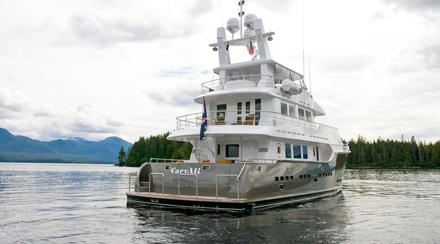Nordhavn 86, jacht achteraanzicht op water