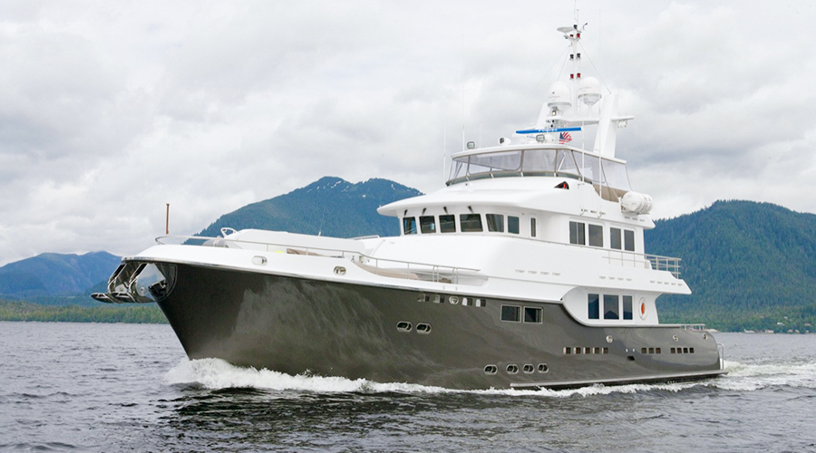 Nordhavn 86, jacht varend op water