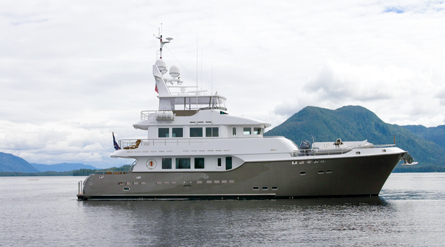 Nordhavn 86, jacht varend op water