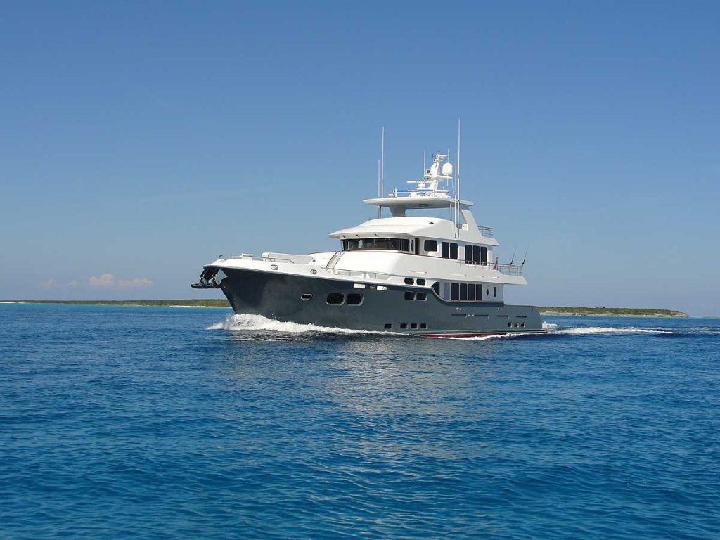 Nordhavn 96, motorjacht varend op zee