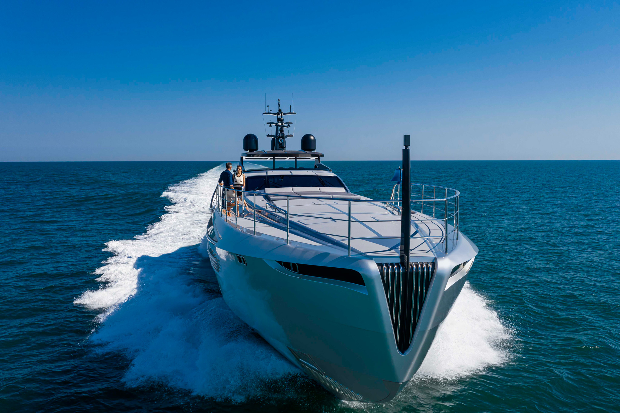 Pershing 140, boot varend op zee