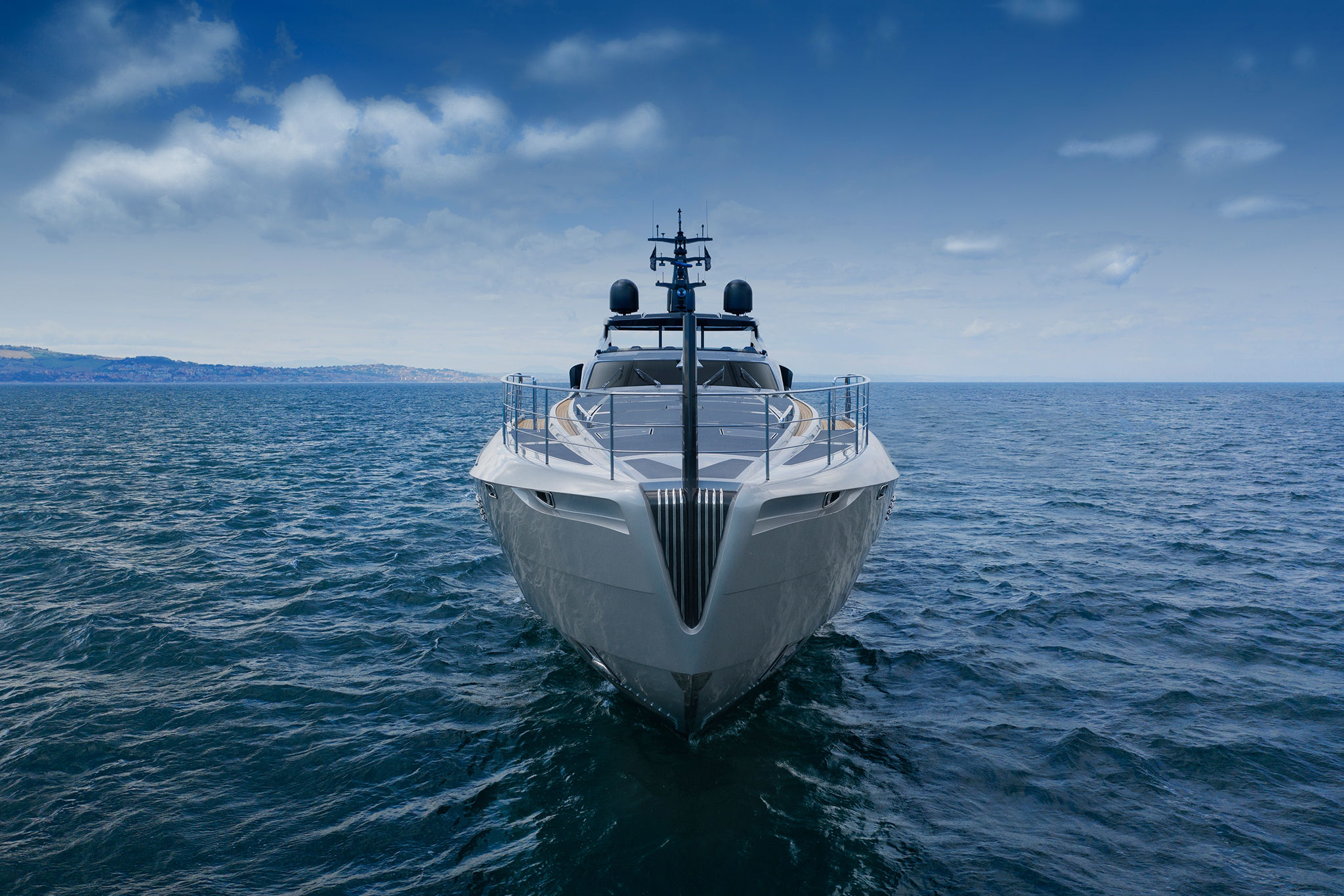 Pershing 140, boot varend op zee