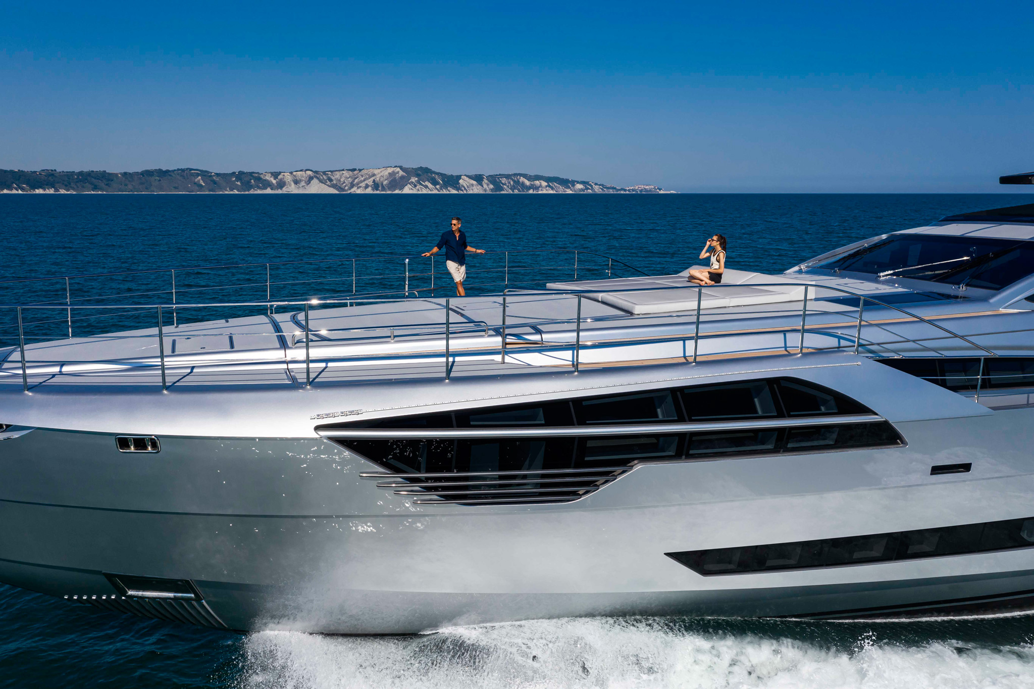 Pershing 140, jacht varend op zee