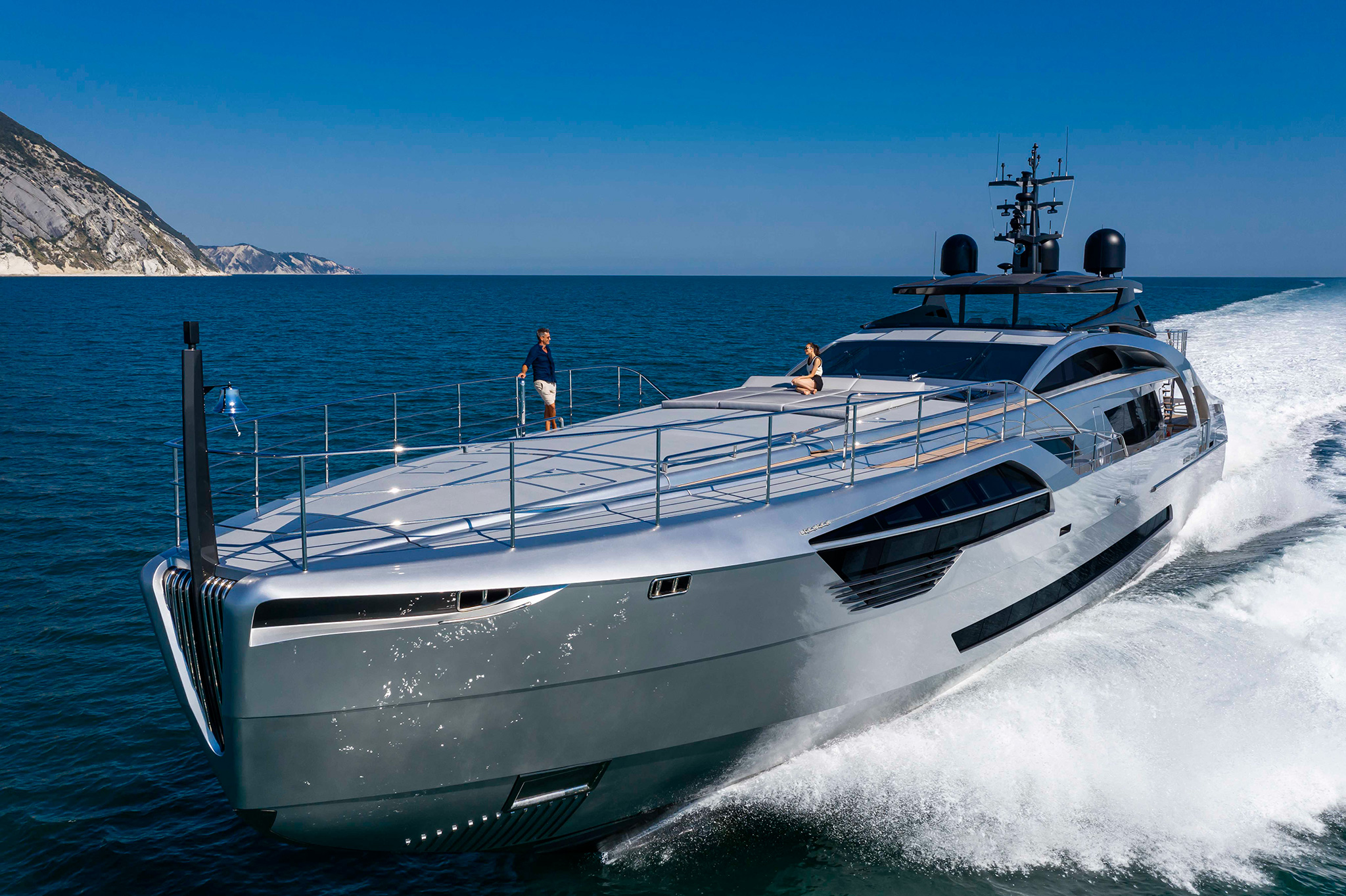 Pershing 140, jacht varend op zee
