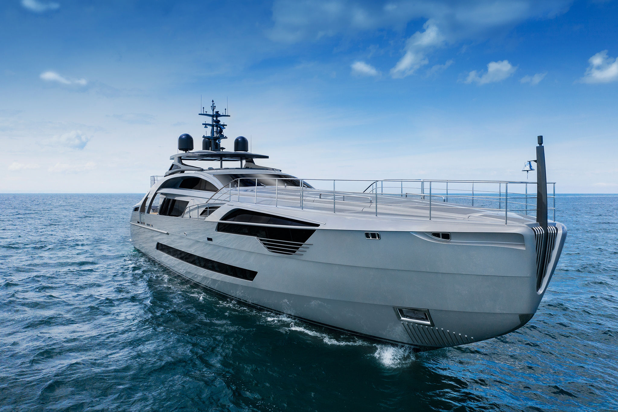 Pershing 140, witte jacht varend op zee
