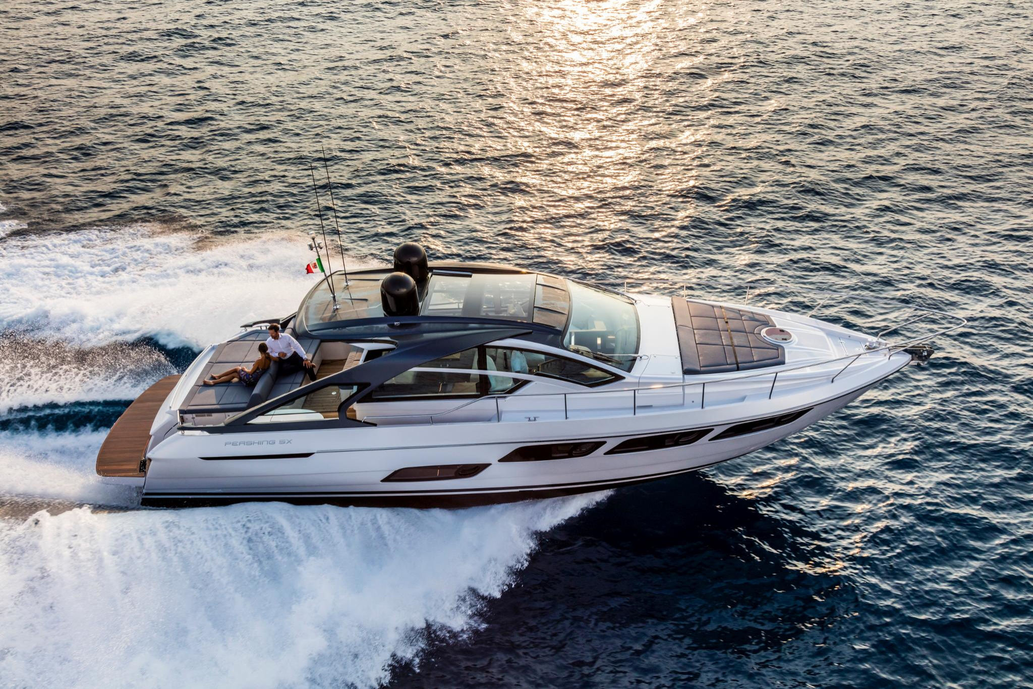 Pershing 5X, boot varend op zee