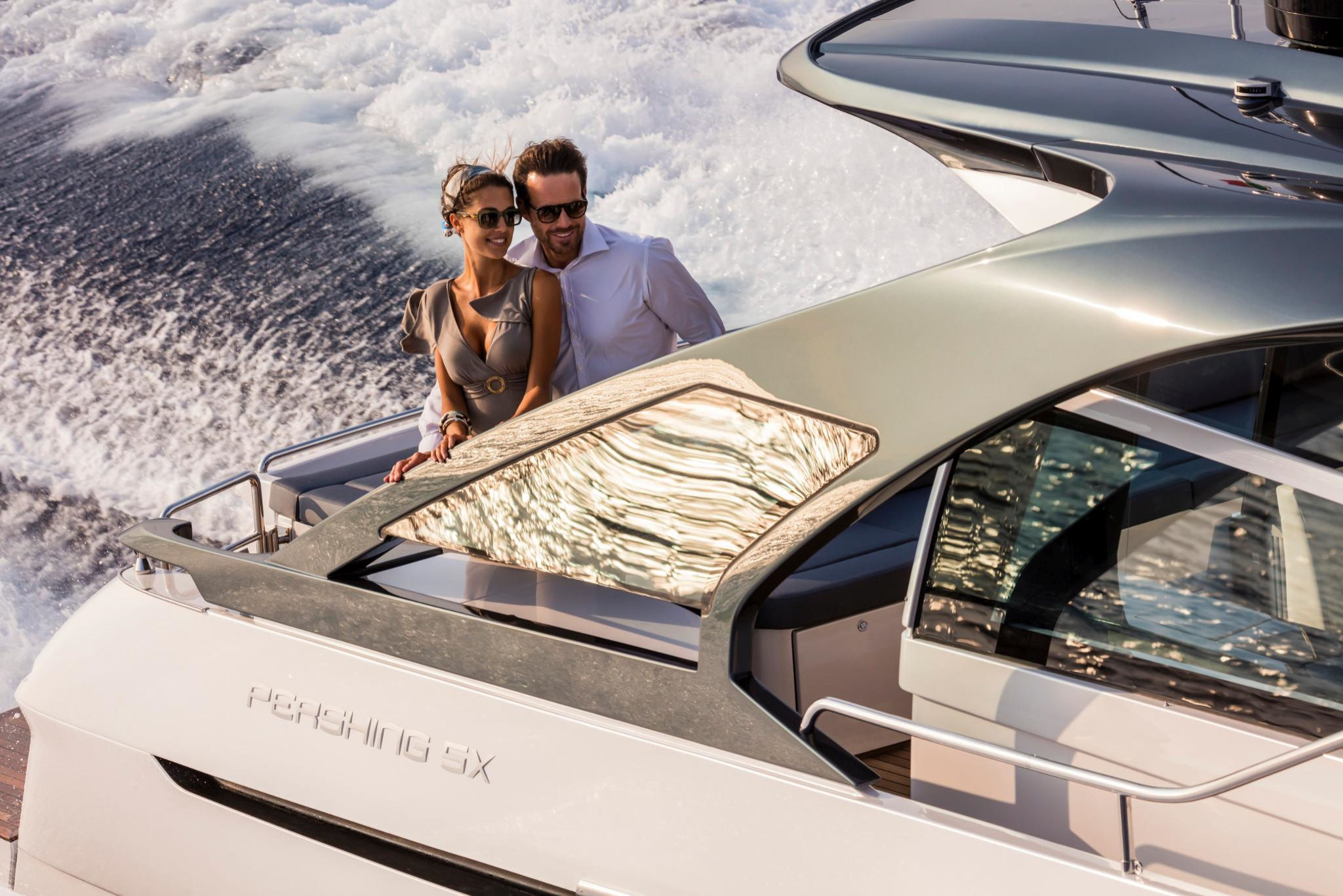 Pershing 5X, koppel op varende boot
