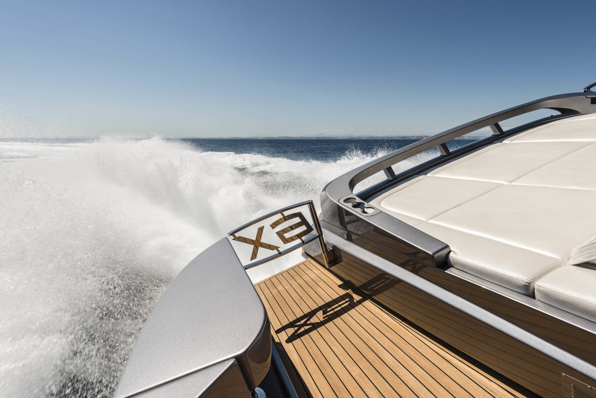 Pershing 6X, boot varend door golven