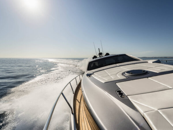 Pershing 6X, boot varend op zee