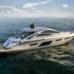 Pershing 7X, motorjacht varend op zee