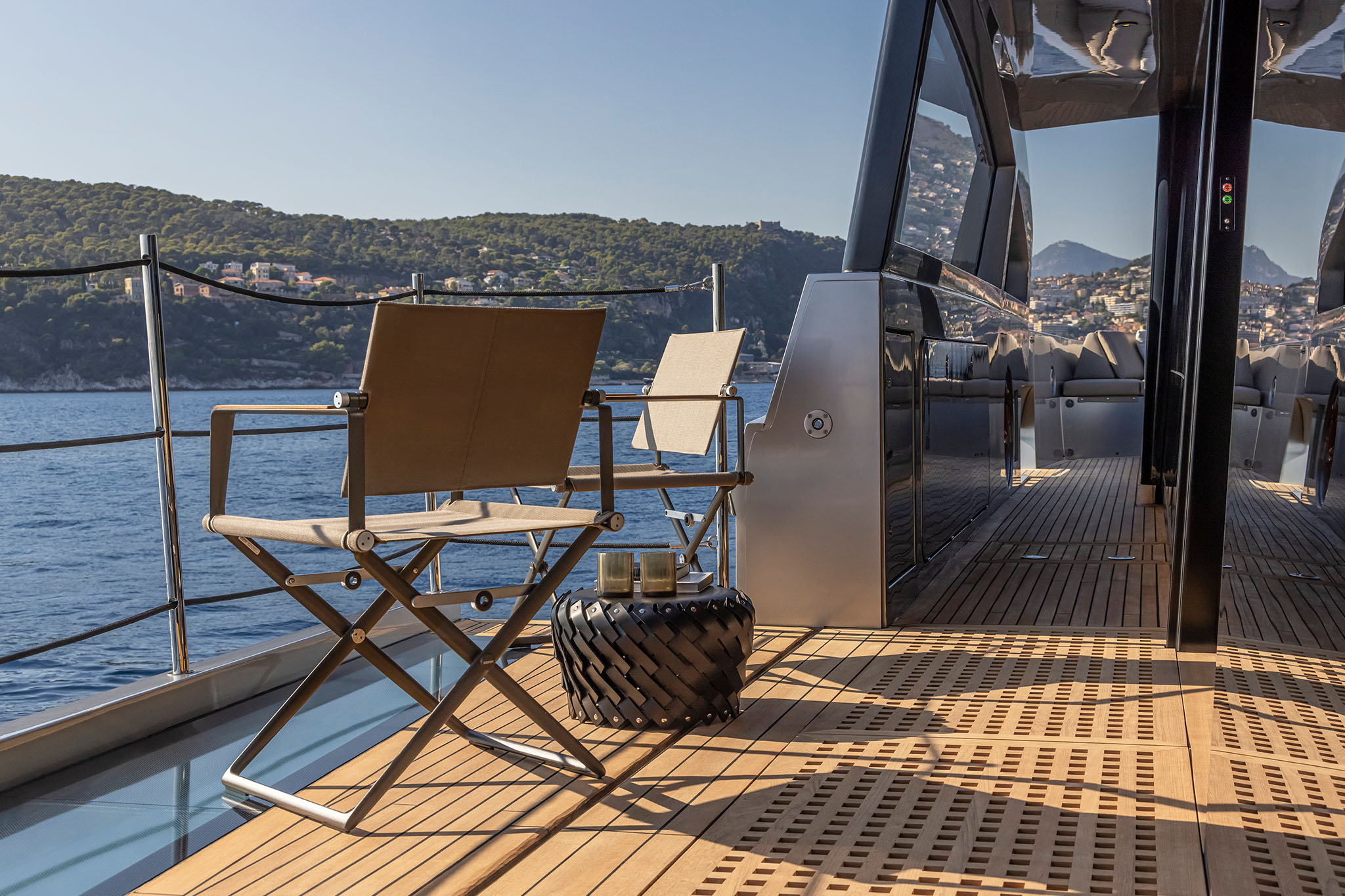 Pershing GTX116, dek met stoelen zeezicht