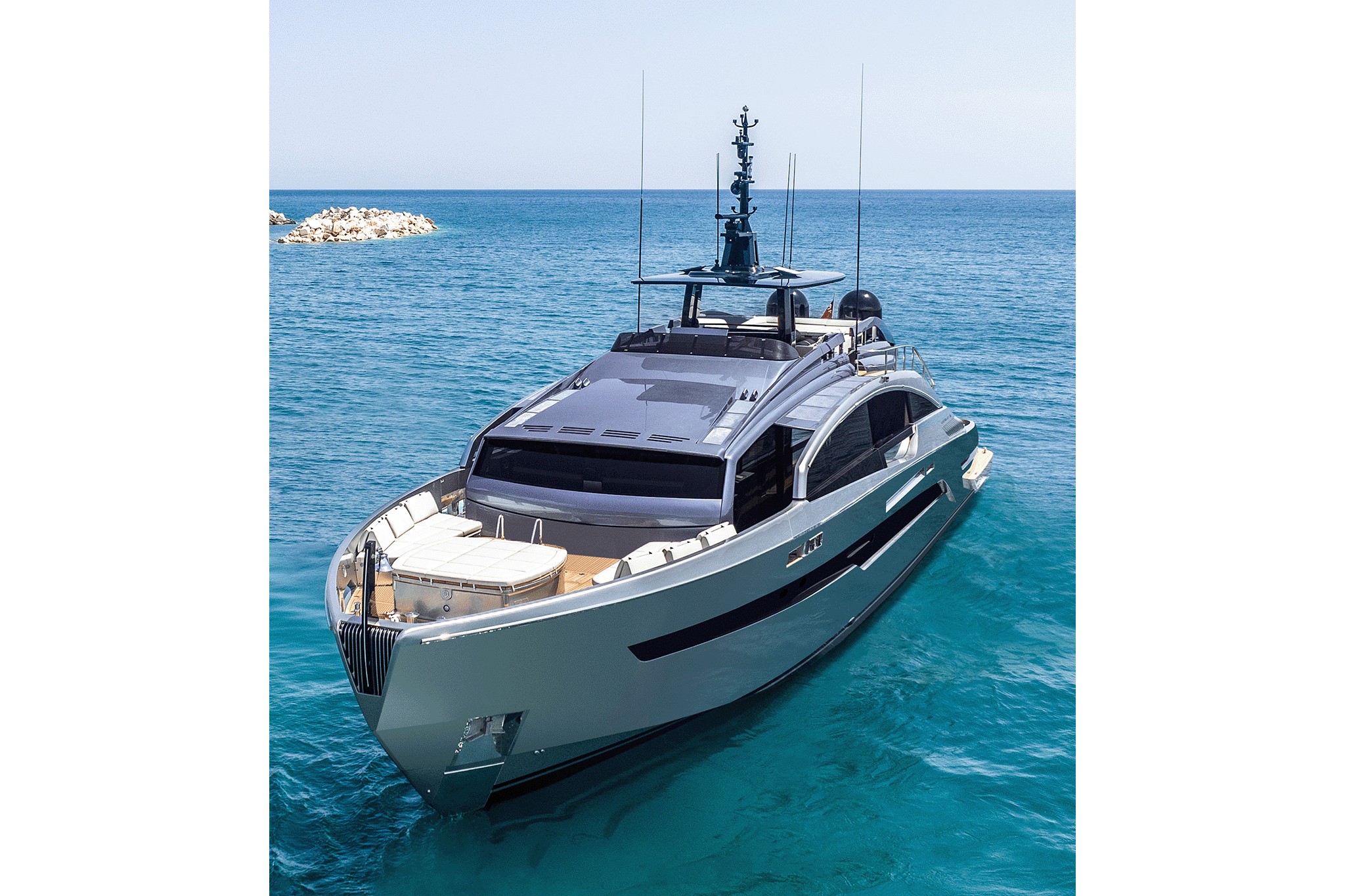 Pershing GTX116, jacht drijvend op zee