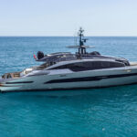 Pershing GTX116, jacht varend op zee