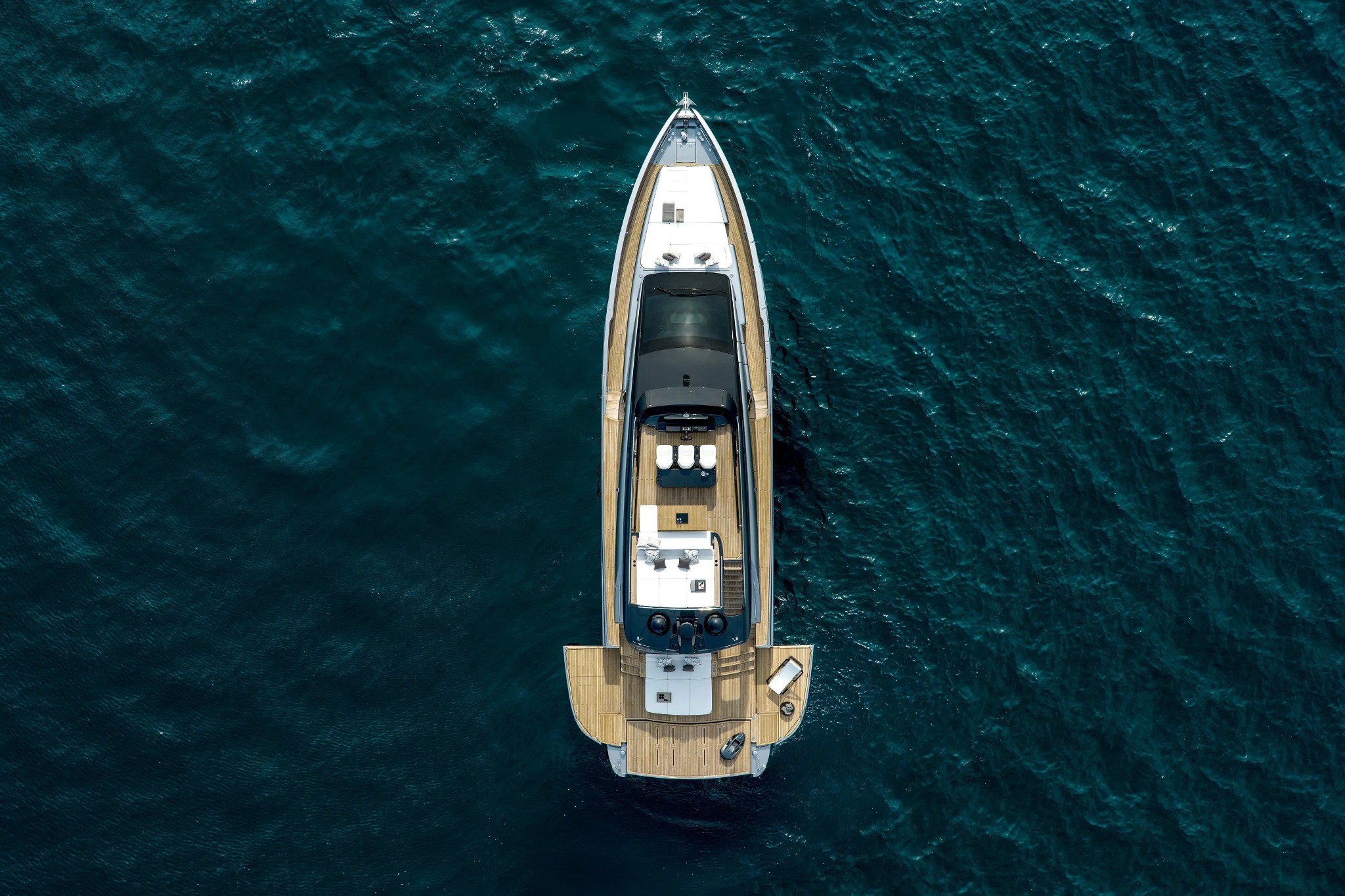 Pershing GTX70 New, luchtfoto jacht op zee