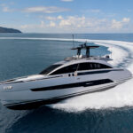 Pershing GTX80, boot varend op zee