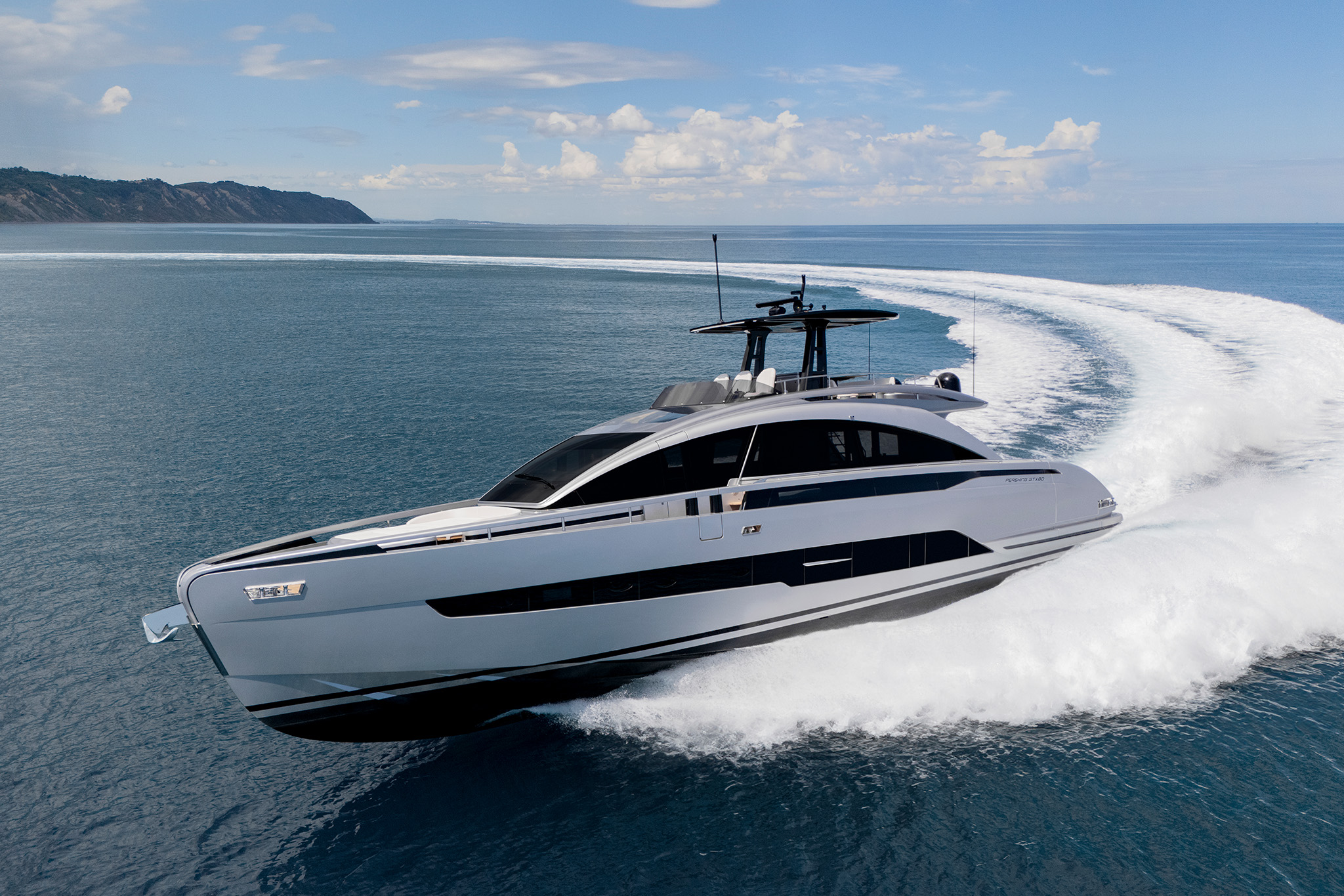 Pershing GTX80, boot varend op zee