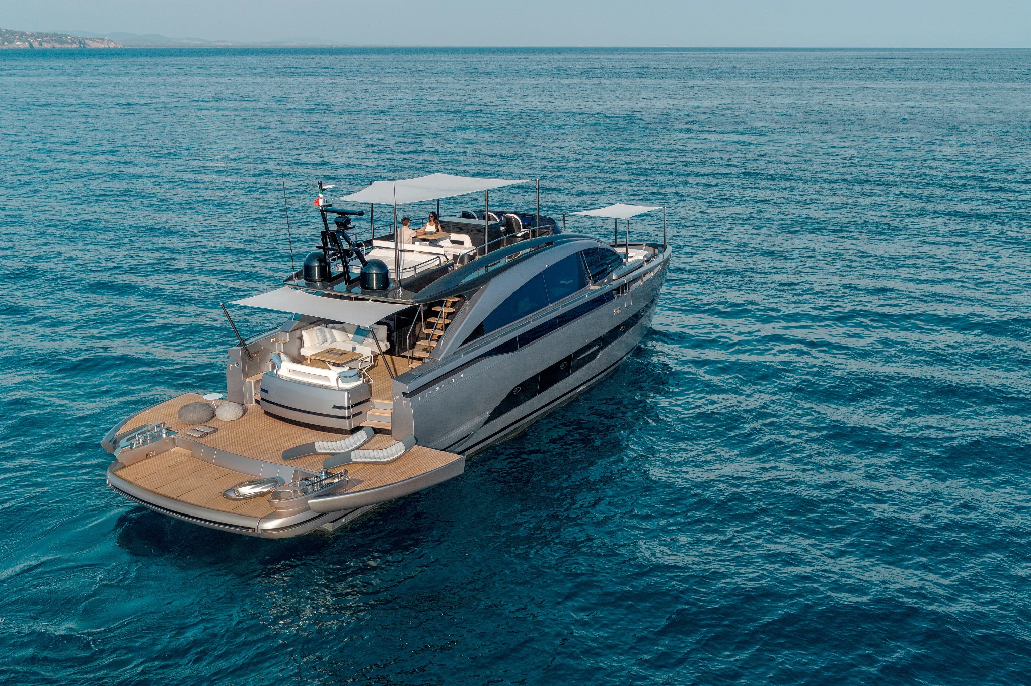 Pershing GTX80, luxe jacht op zee