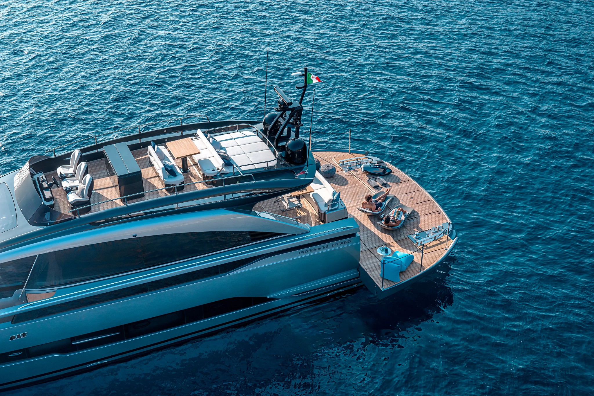 Pershing GTX80, luxejacht van boven gefotografeerd