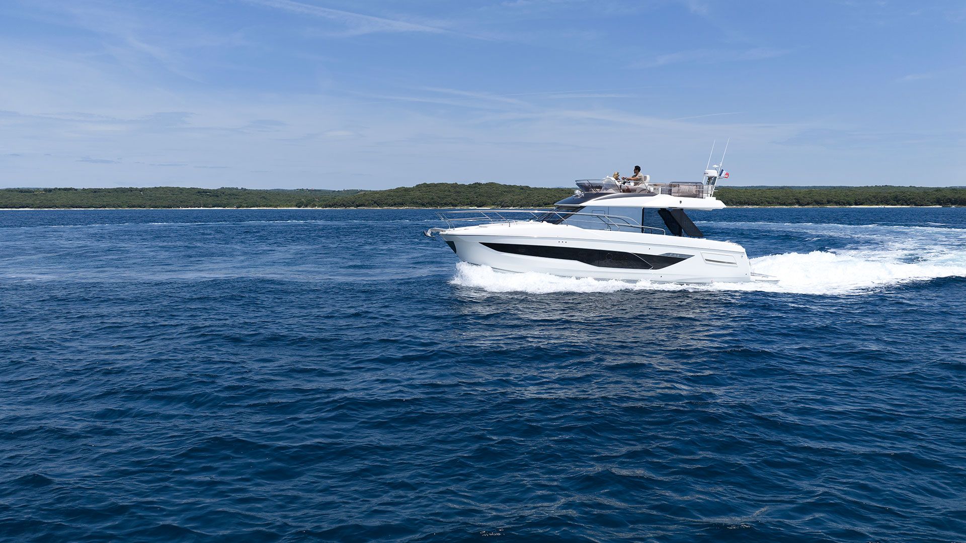 Prestige F4.3, boot varend op zee
