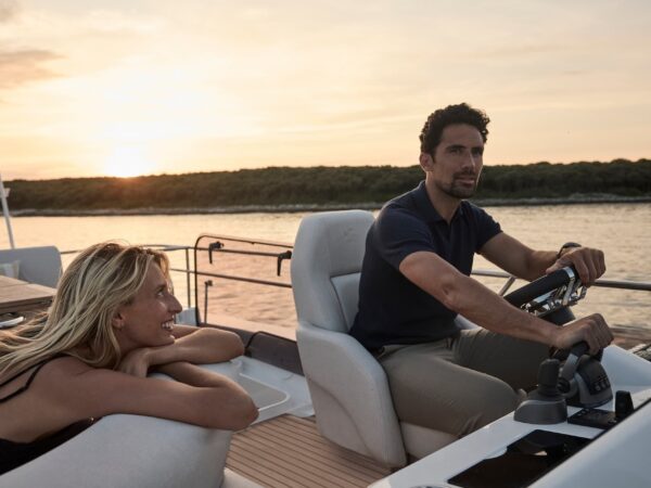 Prestige F4.3, koppel aan boord tijdens zonsondergang