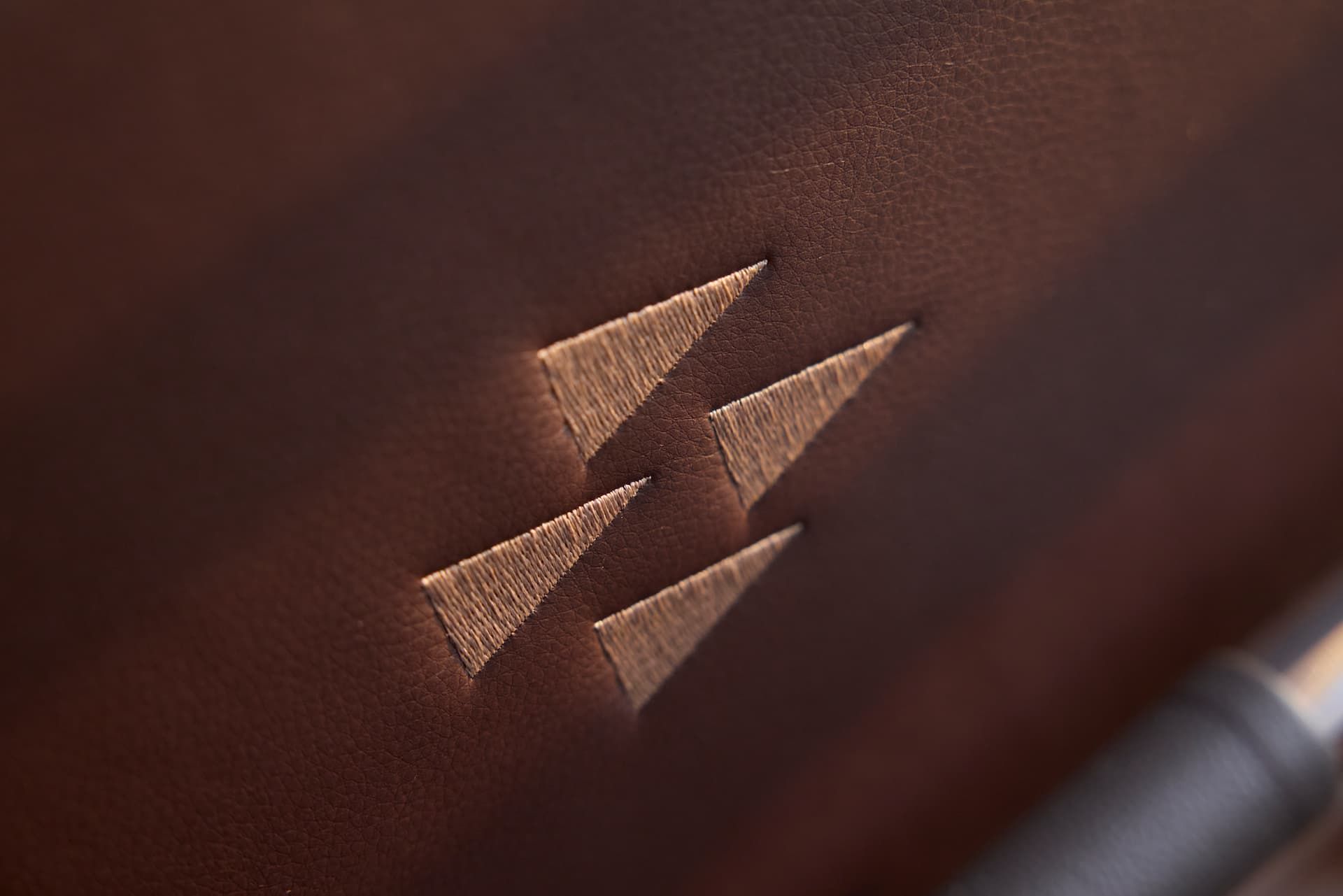 Prestige F4.3, close-up leren bekleding met stiksel