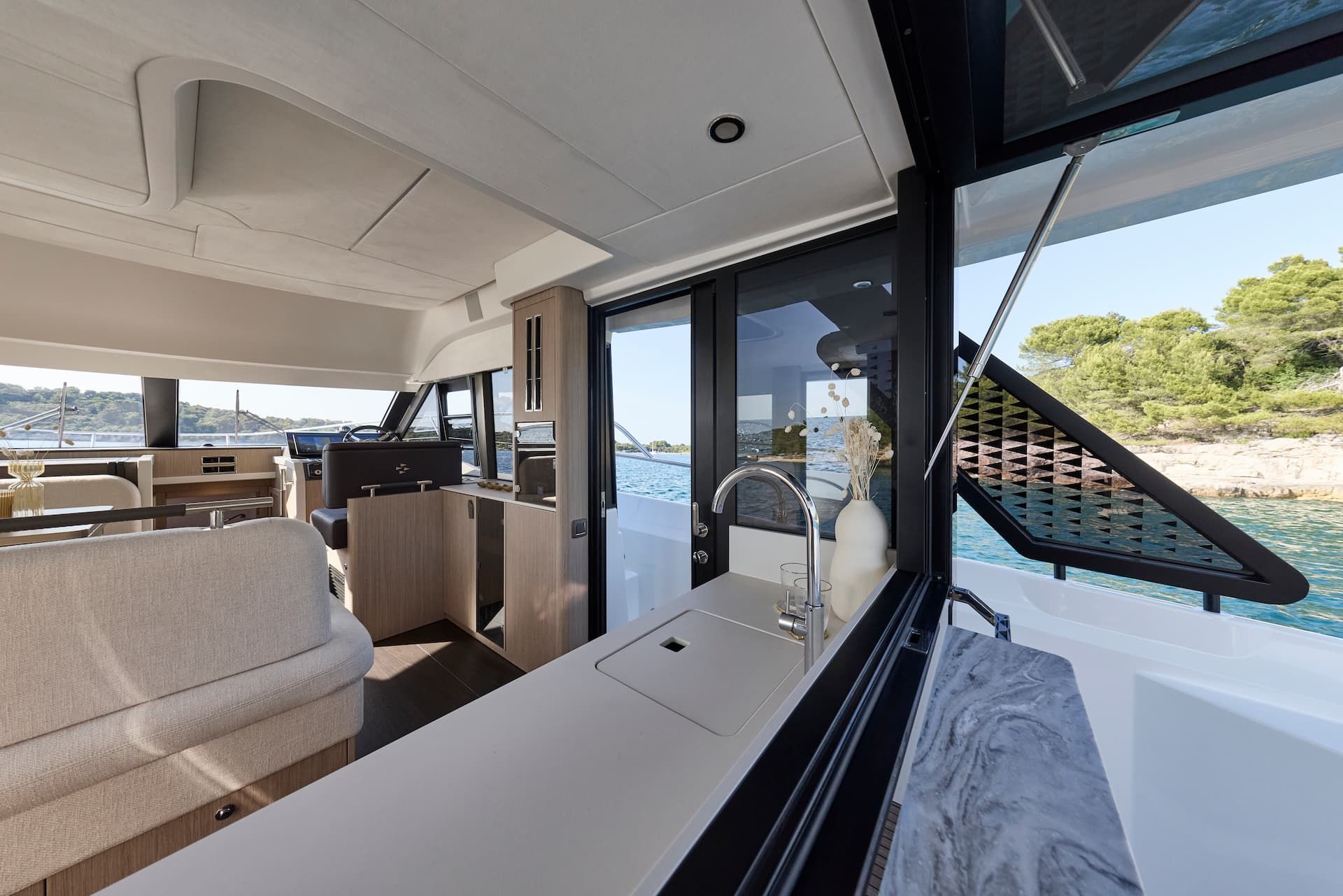 Prestige F4.3, kajuit met keuken en zitbank