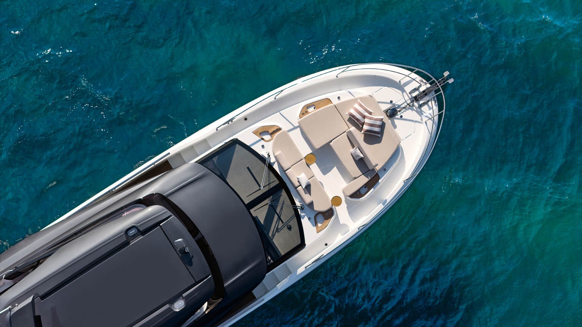 Prestige F6.7, luchtfoto boot voordek met loungebank