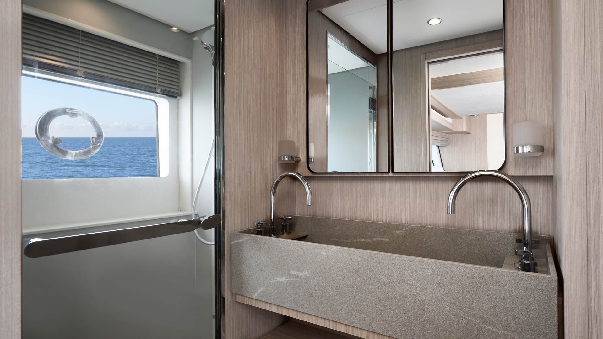 Prestige F6.7, badkamer met dubbele wastafel