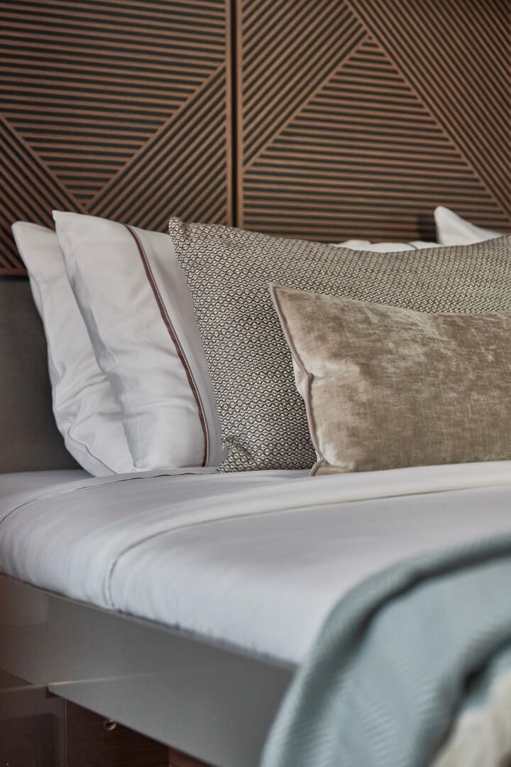 Prestige M48, bed met kussens slaapkamer