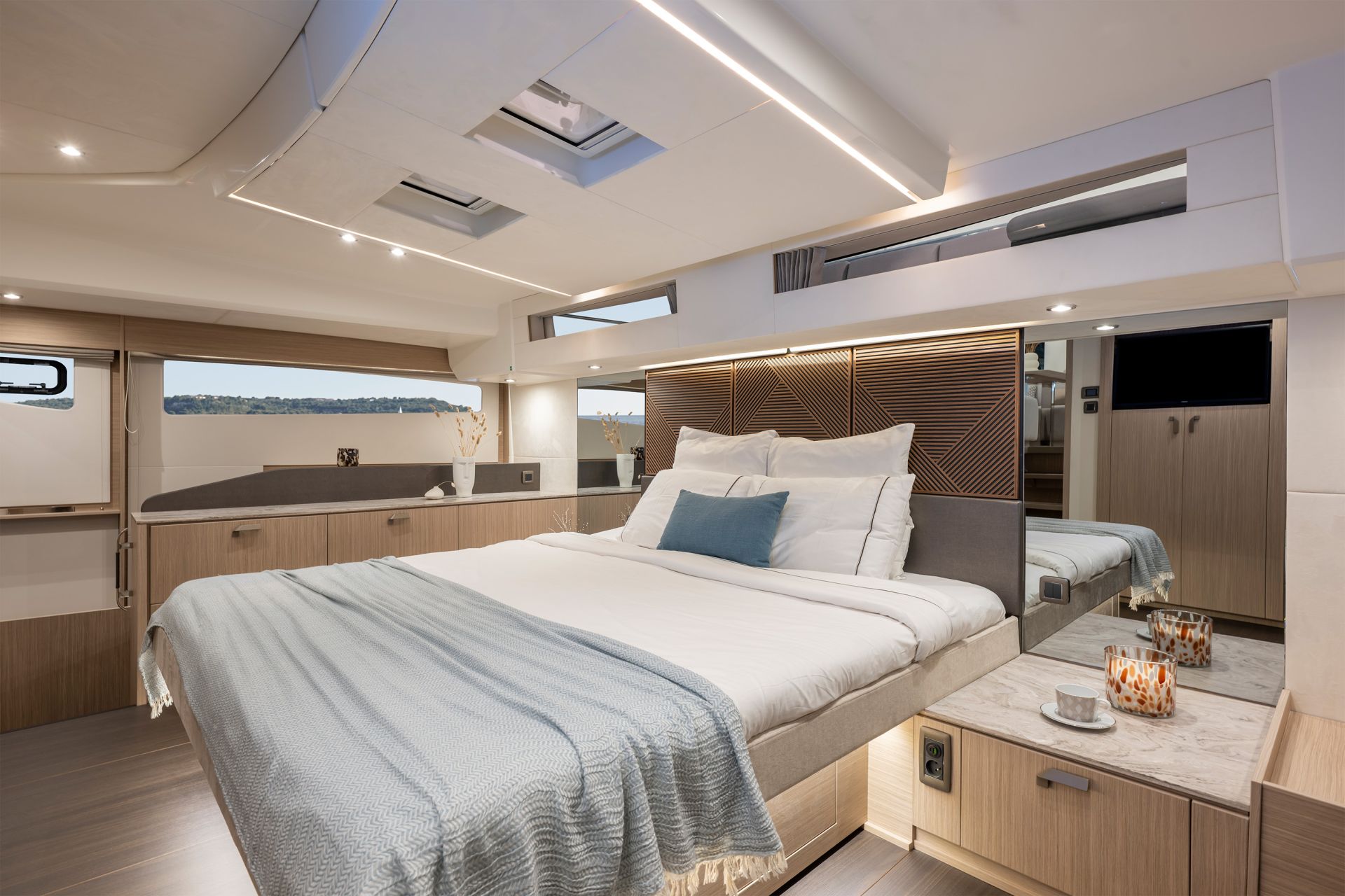 Prestige M48, slaapkamer met bed en raam