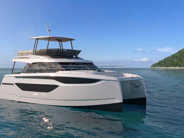 Prestige M6, catamaran voor anker bij kust