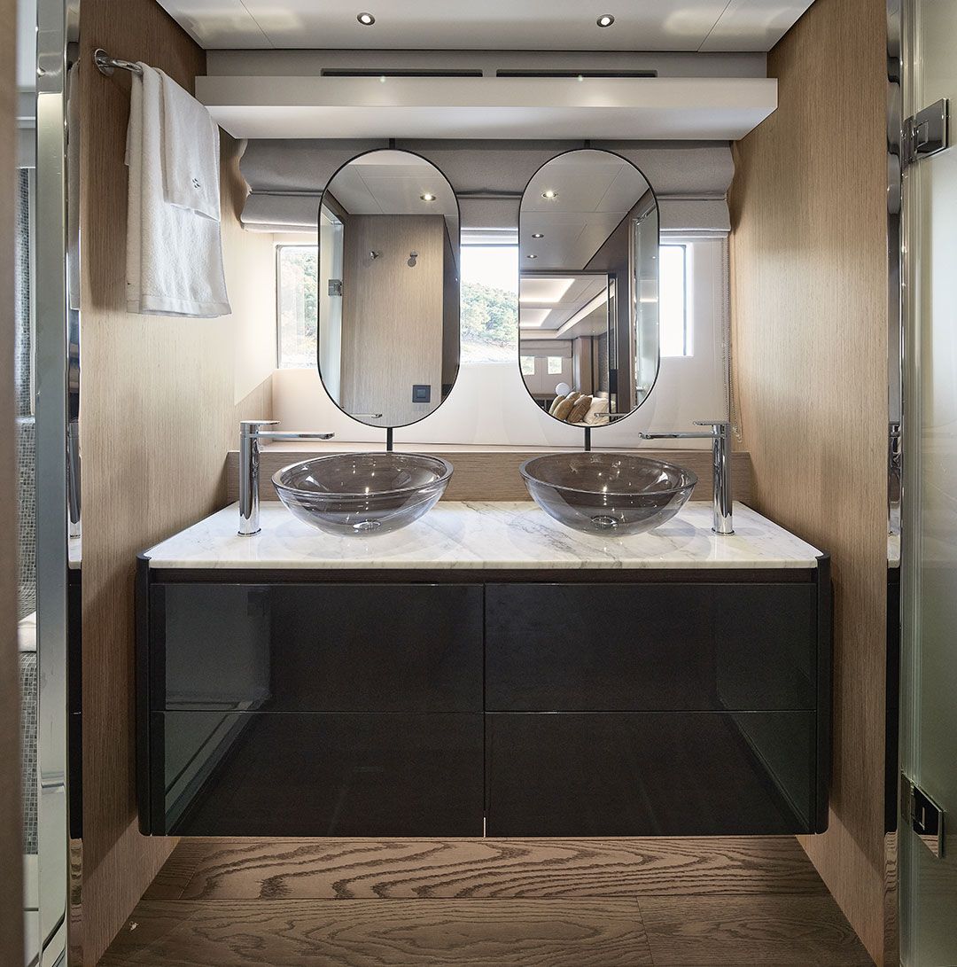 Prestige M8 EVO, badkamer met dubbele wasbak