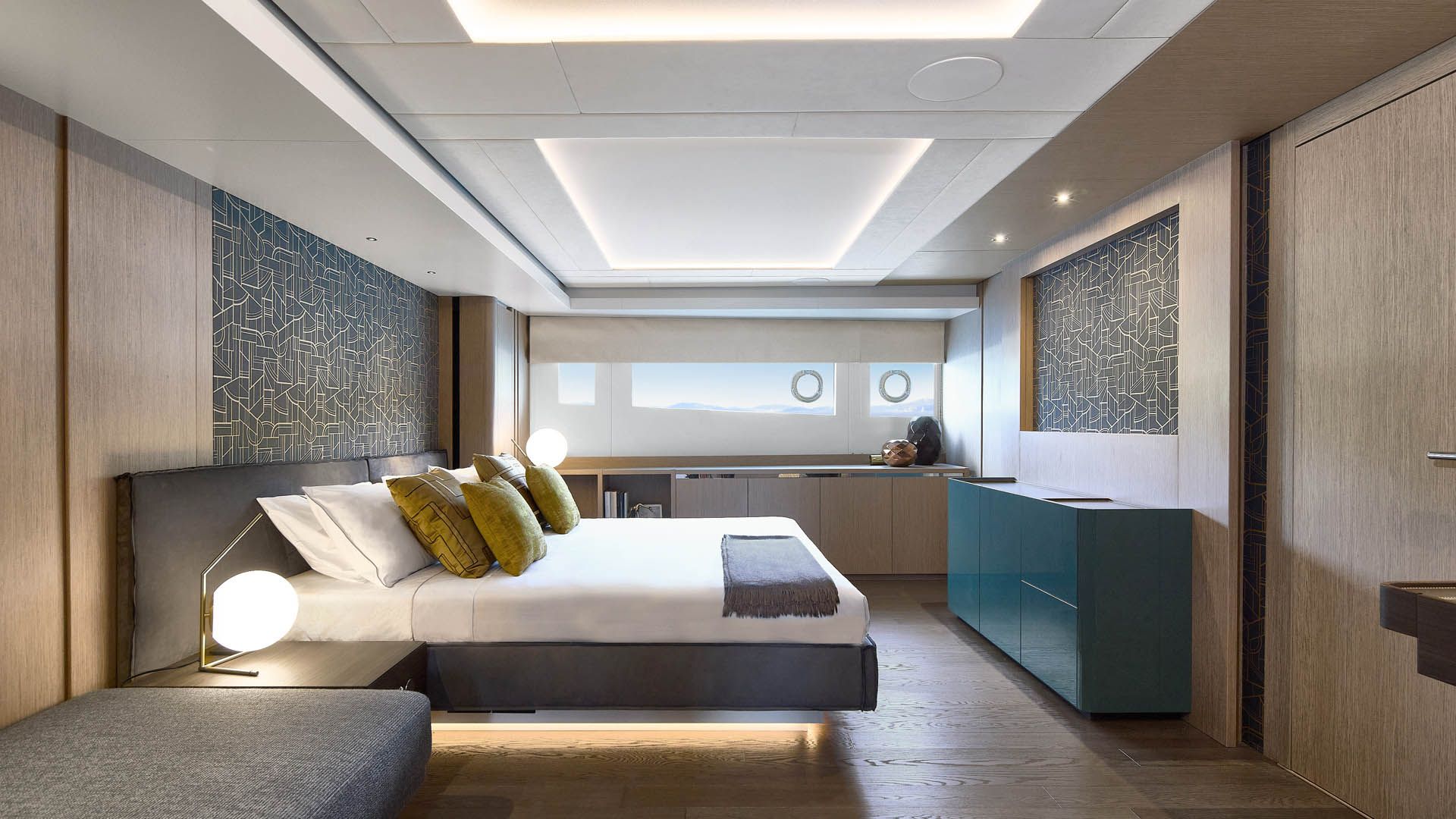 Prestige M8 EVO, slaapkamer met bed en kussens