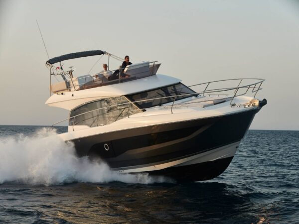 Prestige 420, boot varend op zee