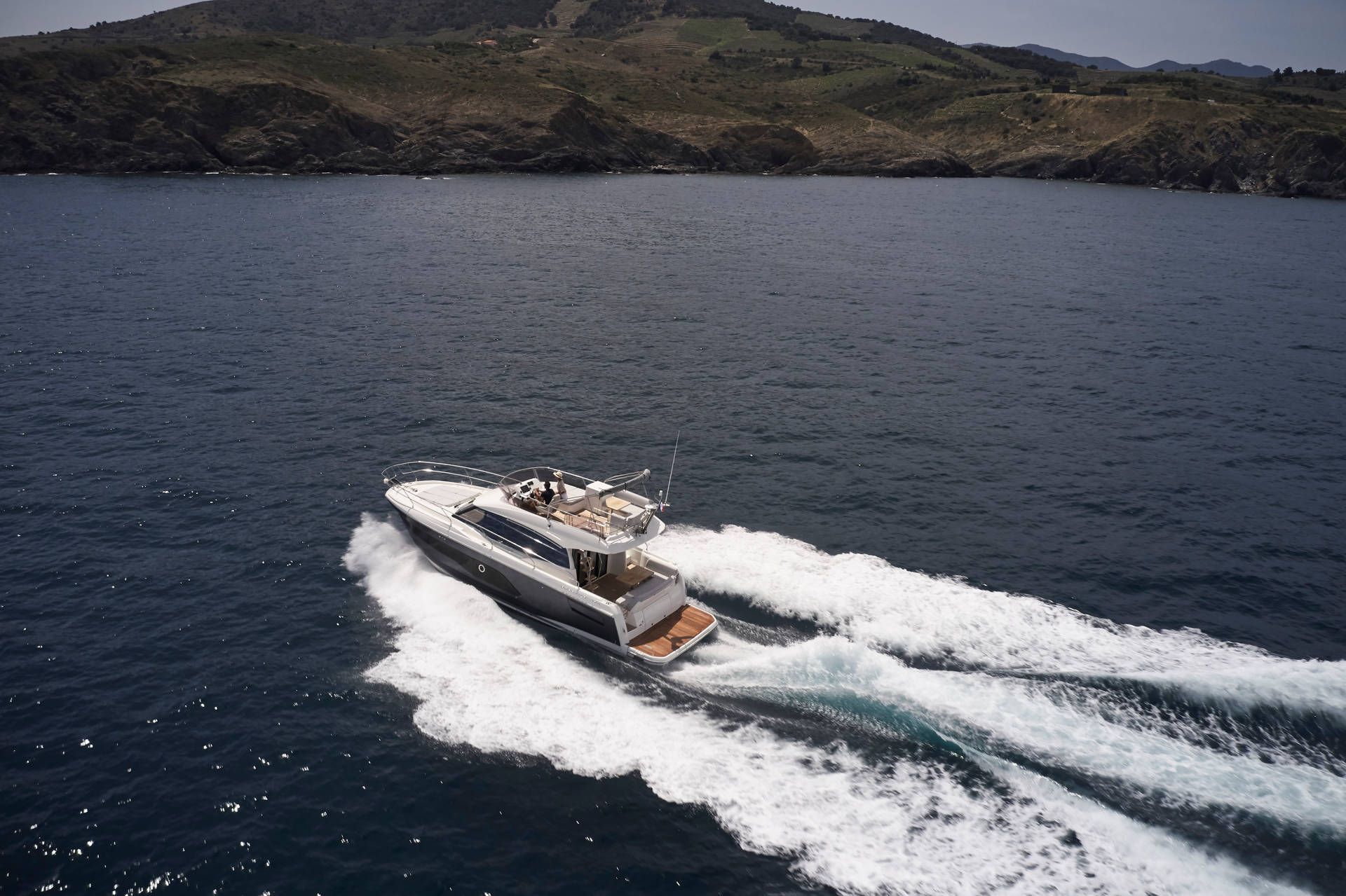Prestige 420, boot varend op zee