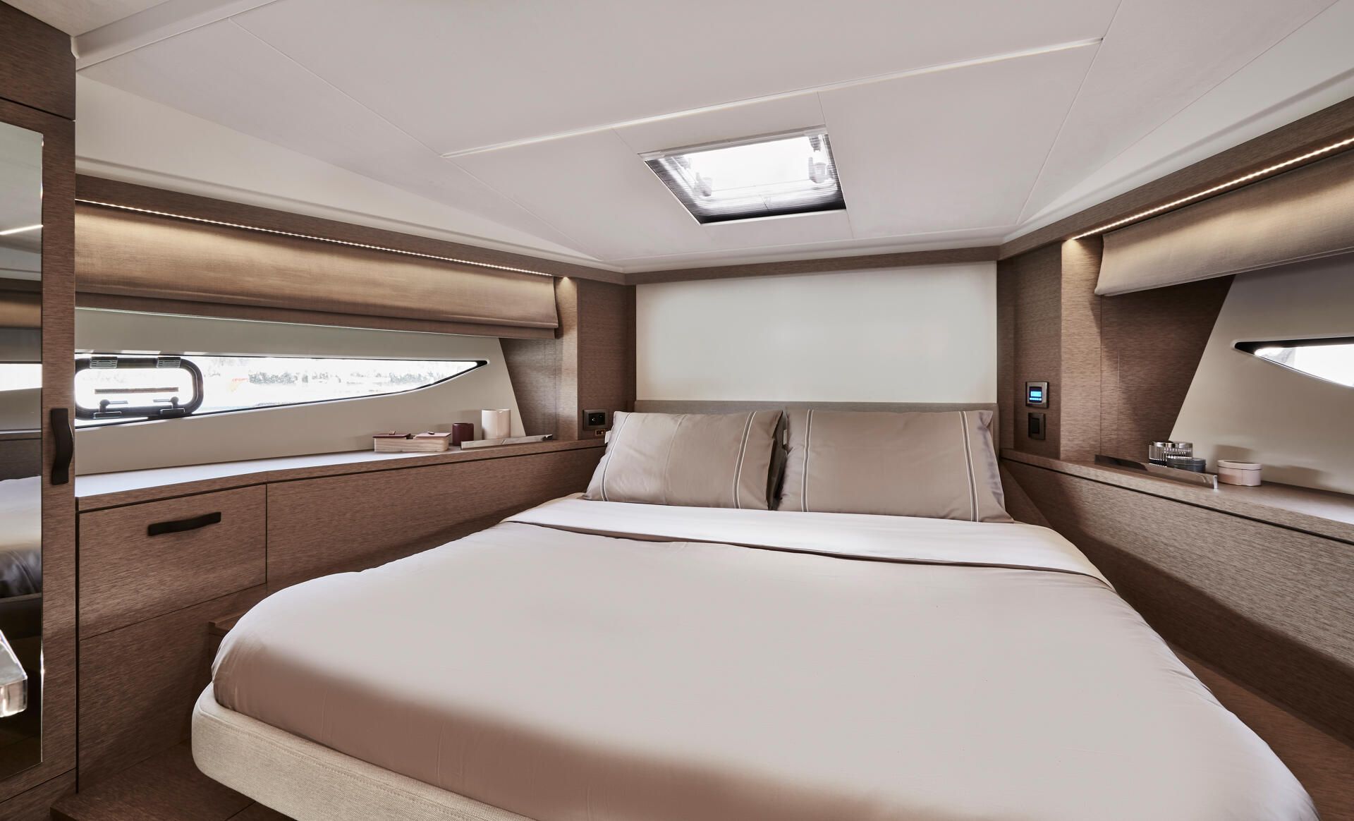 Prestige 420, kajuit met bed en raam