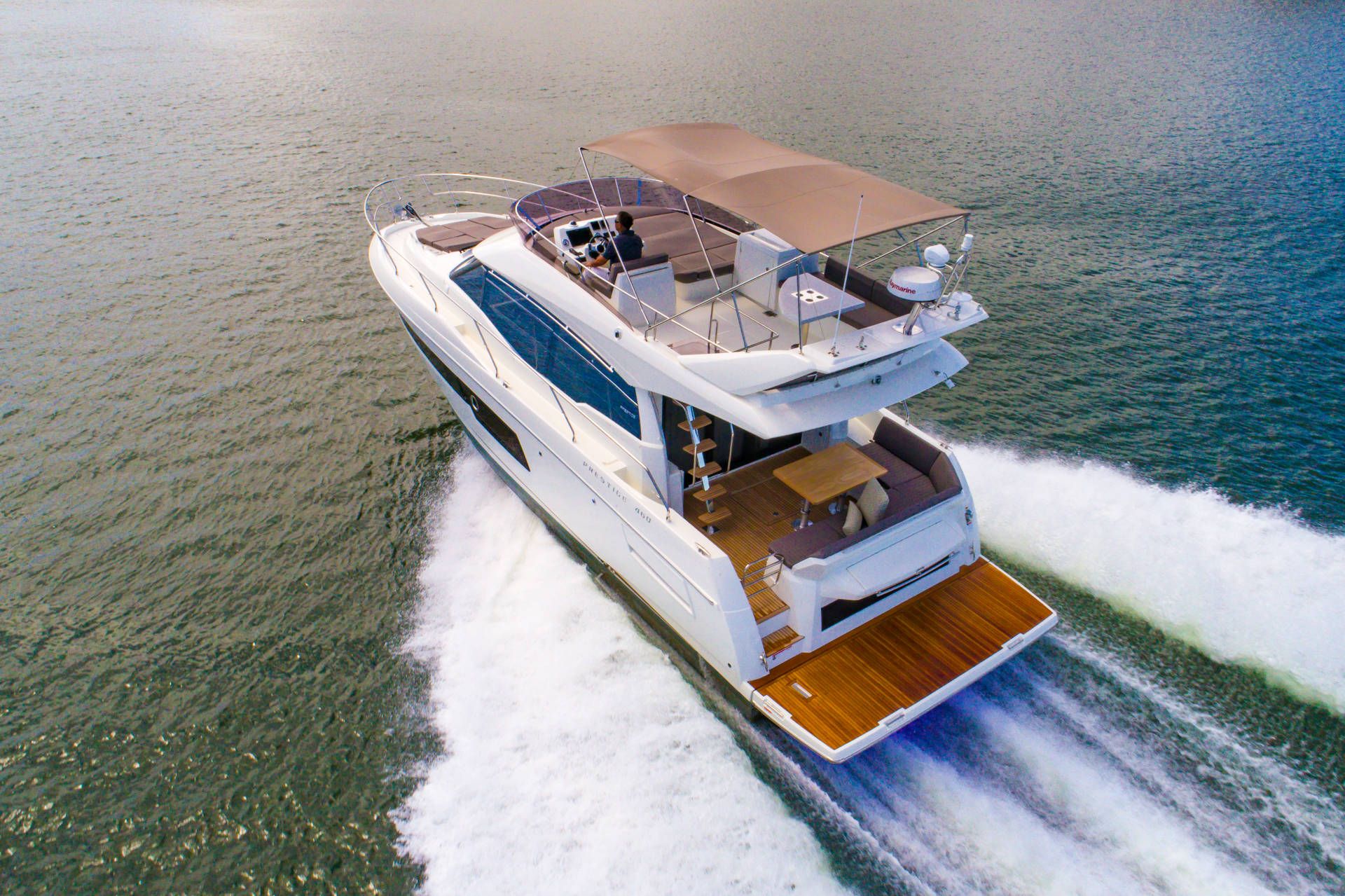 Prestige 460, boot varend op water