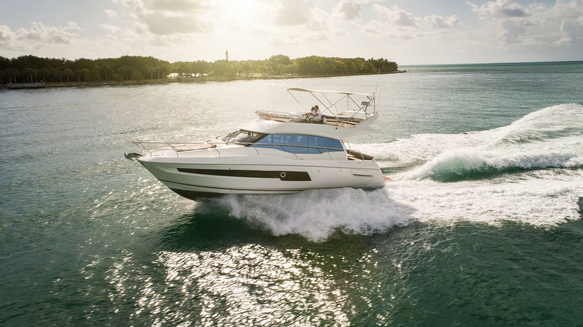 Prestige 460, boot varend op zee