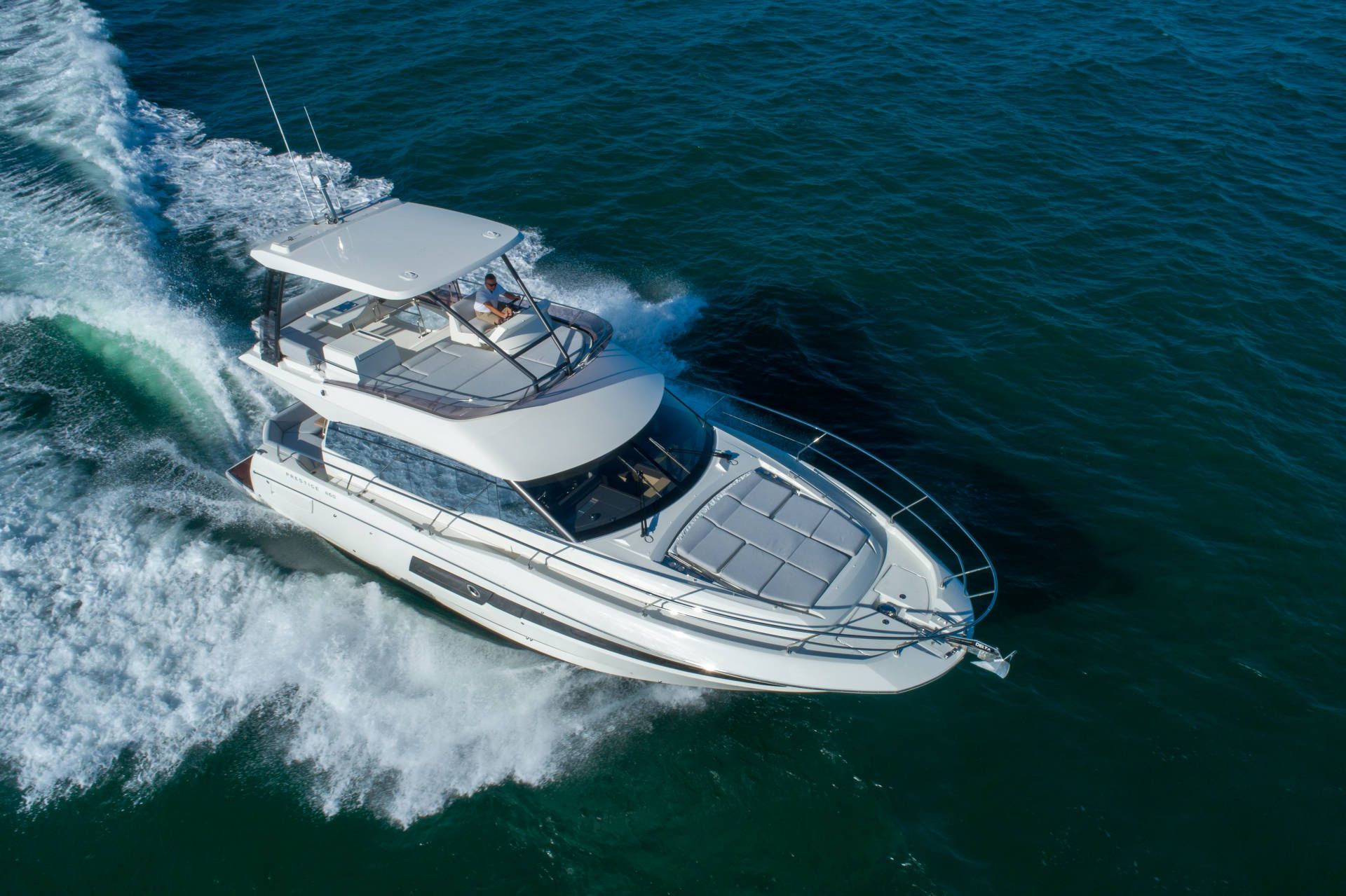 Prestige 460, boot varend op zee