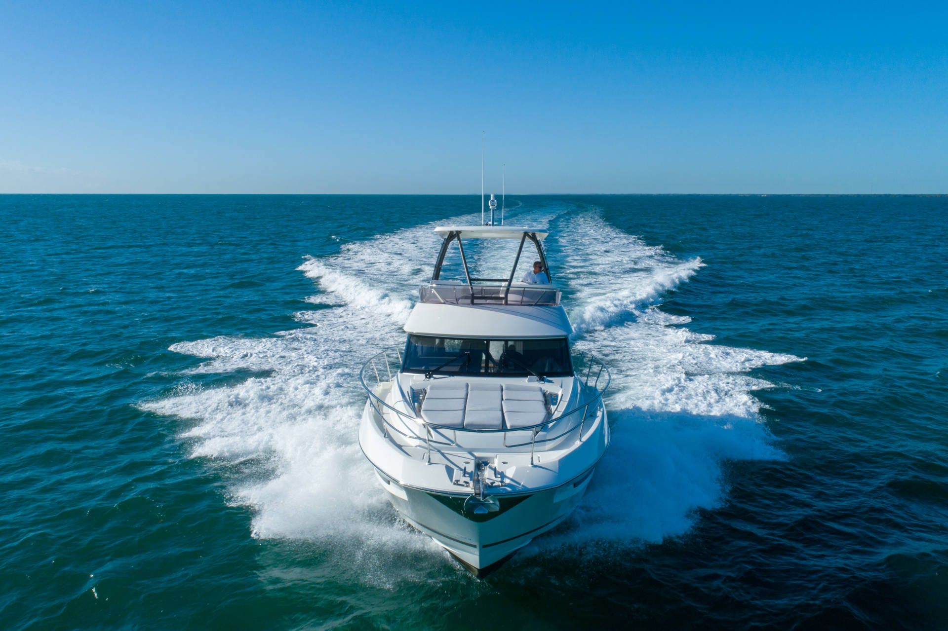 Prestige 460, boot varend op zee