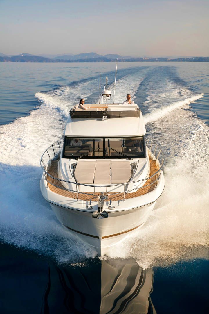 Prestige 520, boot varend op zee