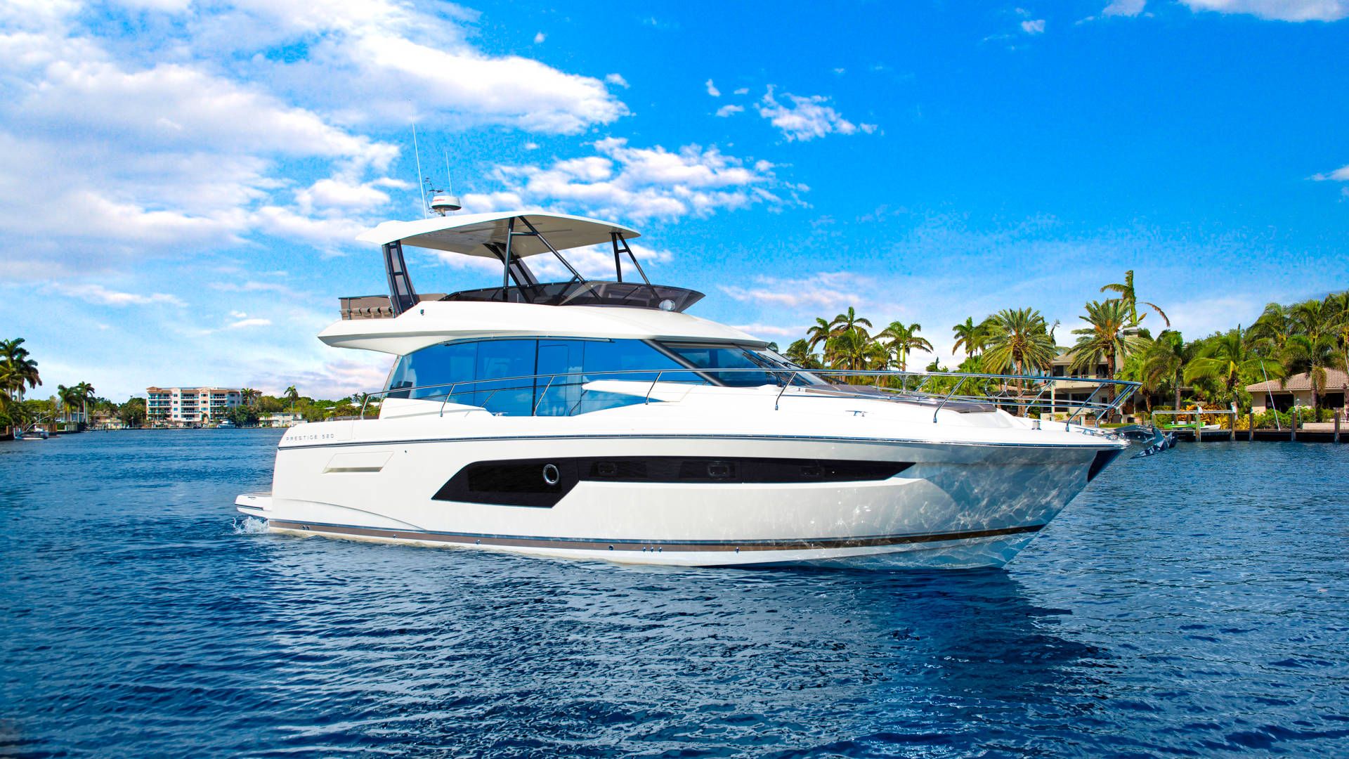 Prestige 520, witte jacht vaart op water