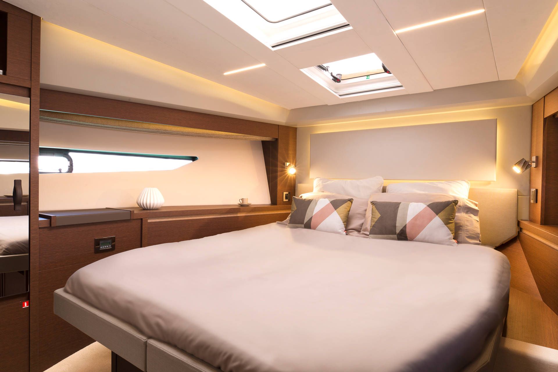 Prestige 520, slaapkamer met bed en ramen