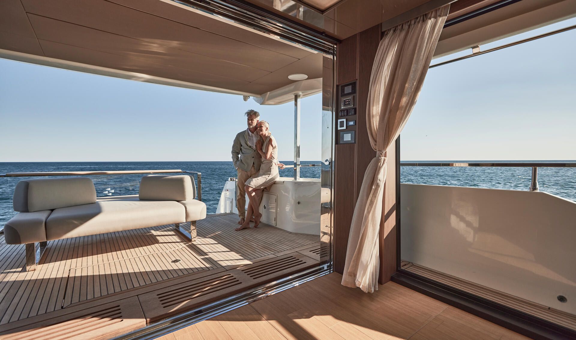 Prestige X60, koppel op achterdek boot