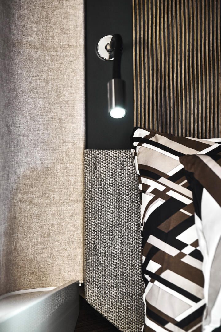 Prestige X60, bed met kussens leeslamp