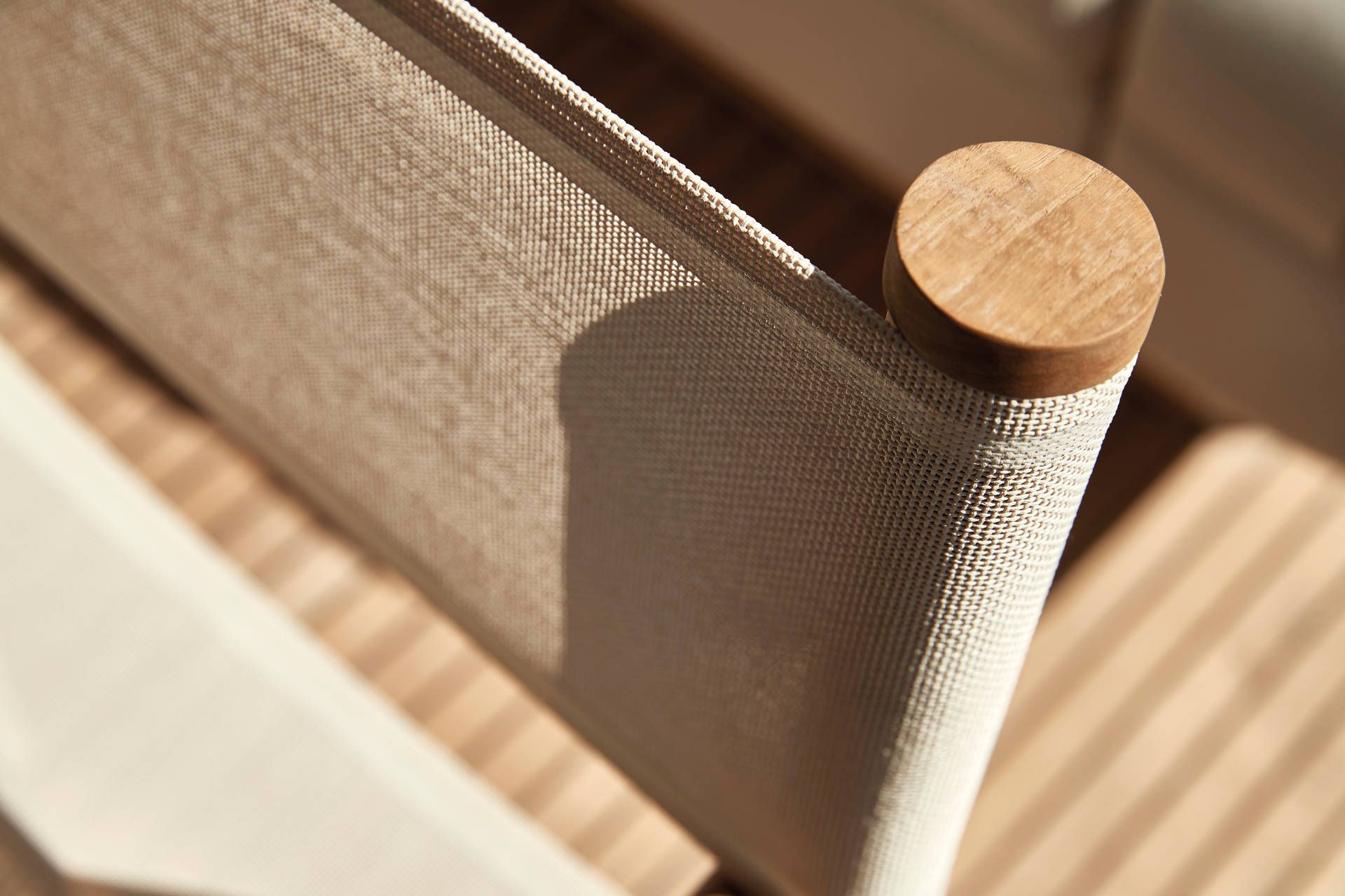 Prestige X70, close-up teakhout en textiel bekleding