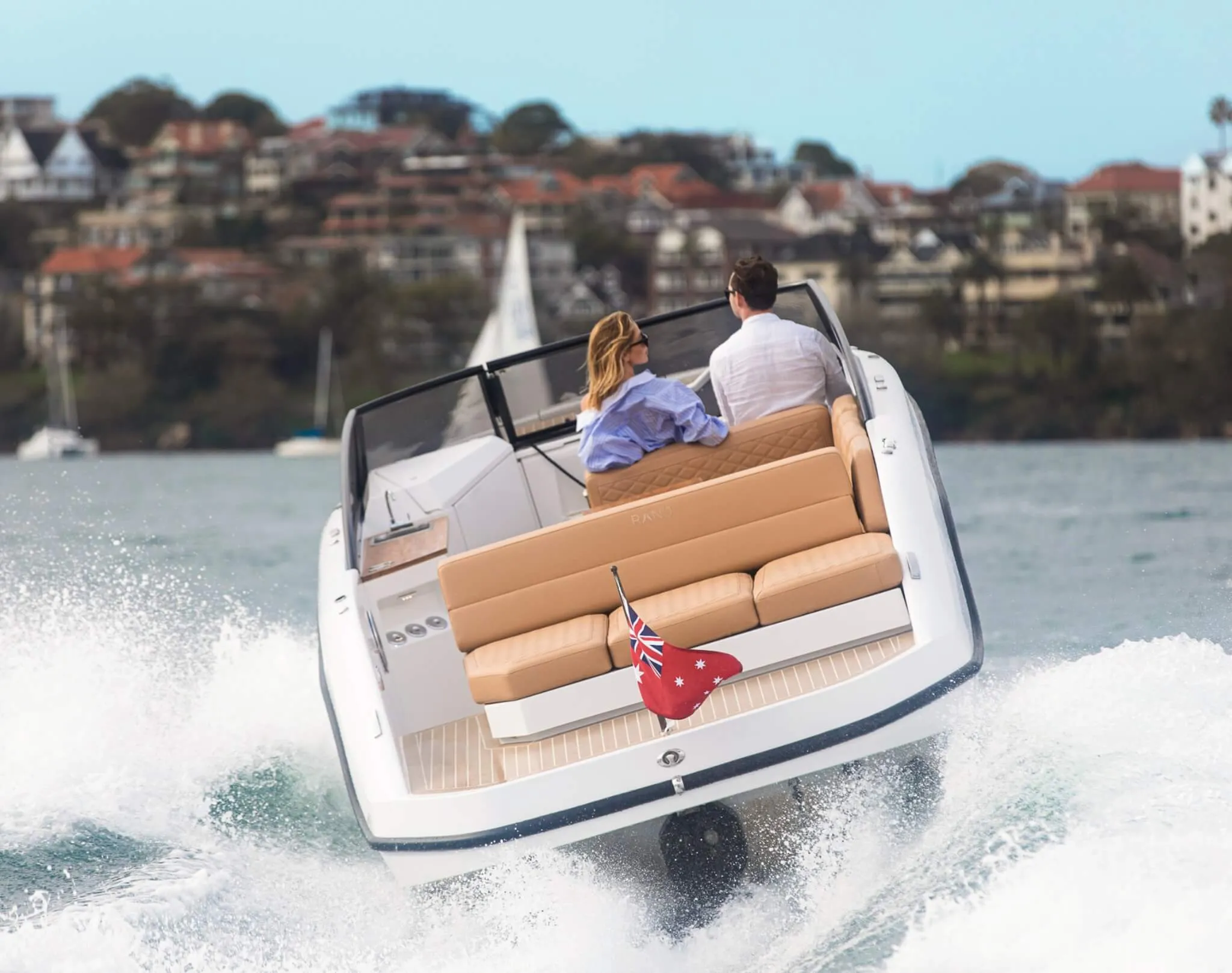 Rand Leisure 28, boot varend op water