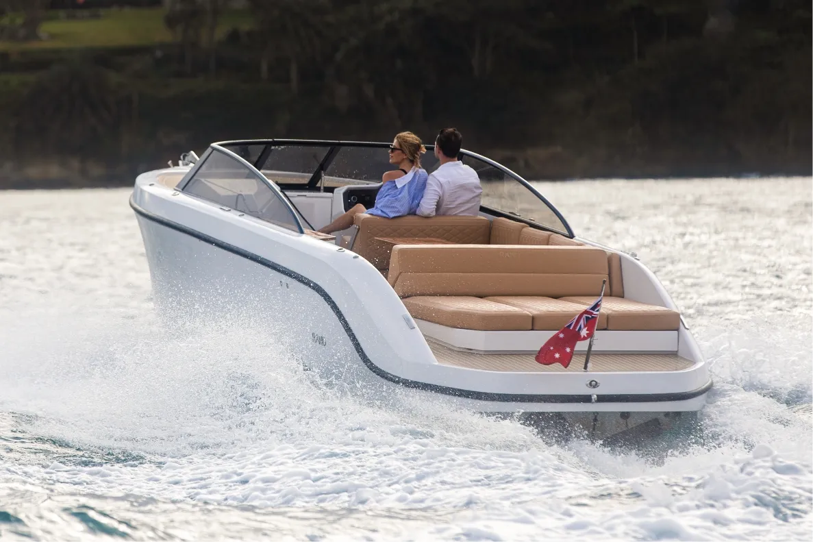 Rand Leisure 28, boot varend op water